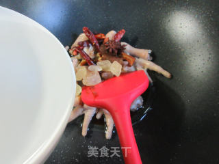土豆烧鸡爪的做法步骤：9