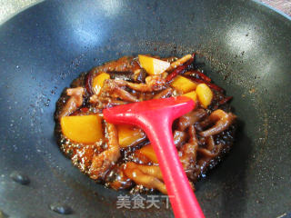 土豆烧鸡爪的做法步骤：12