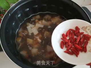 桃胶百合梨汤的做法步骤：8