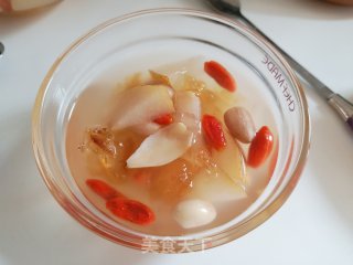 桃胶百合梨汤的做法步骤：10