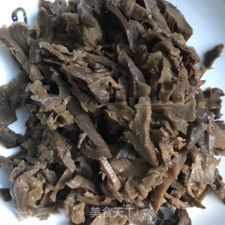青红椒炒烟笋的做法步骤：4