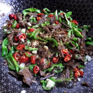 青红椒炒烟笋的做法步骤：7