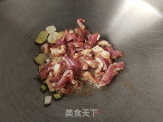 鸡枞菌炒肉丝的做法步骤：5