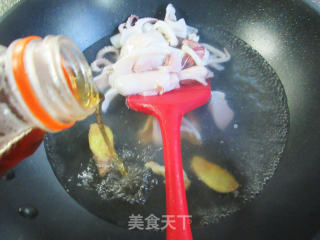 香肠鱿鱼炒茭白的做法步骤：7