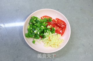 香嫩微辣的清蒸黄花鱼的做法步骤：3