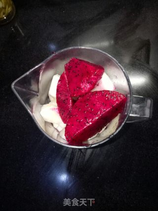 火龙果秋梨汁的做法步骤：2