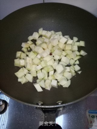 尖椒炒茄子的做法步骤：2