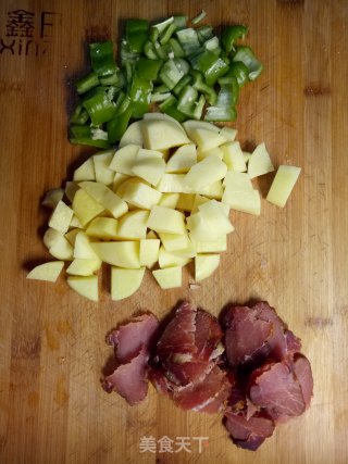 腊肉焖饭的做法步骤：1