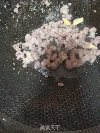 毛豆炒肉末的做法步骤：5