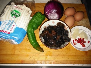 白玉菇炒鸡蛋的做法步骤：1