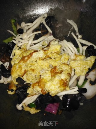 白玉菇炒鸡蛋的做法步骤：8