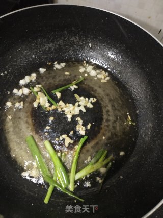 低卡颜值高的开胃酸菜荷兰豆炒肉饼的做法步骤：3