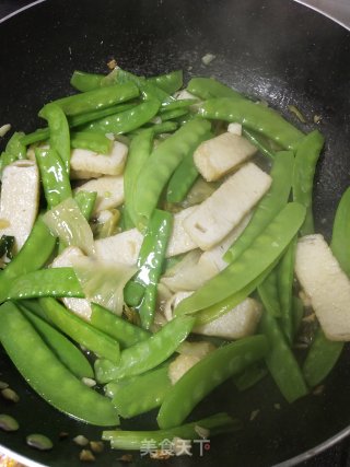 低卡颜值高的开胃酸菜荷兰豆炒肉饼的做法步骤：6