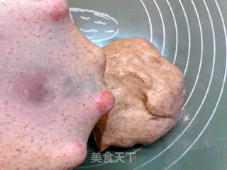 黑全麦广式腊肠面包卷的做法步骤：7