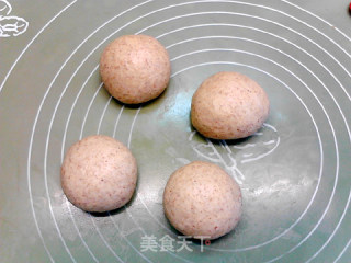 黑全麦广式腊肠面包卷的做法步骤：10