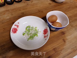 酱油煎蛋的做法步骤：1