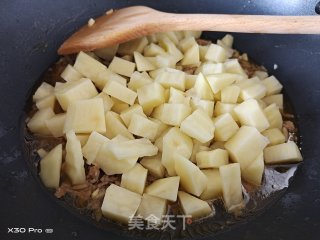 香辣肉末土豆的做法步骤：6
