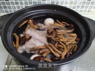 茶树菇黄豆排骨汤的做法步骤：2