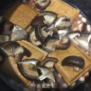 香菇豆干烧五花肉的做法步骤：6