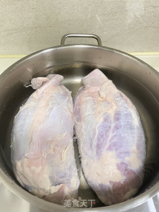 卤牛肉的做法步骤：1