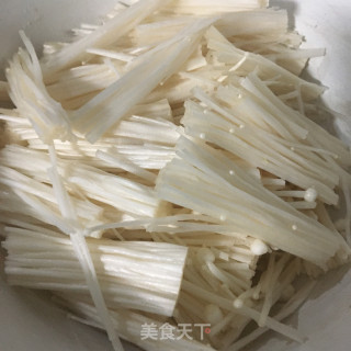 金针菇豆腐汤的做法步骤：1