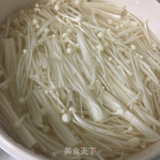 金针菇豆腐汤的做法步骤：5