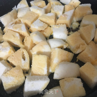 鸡蛋香煎馒头的做法步骤：5