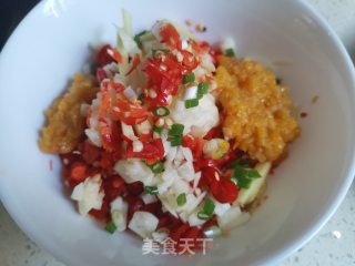 双椒蒸鱼头的做法步骤：2