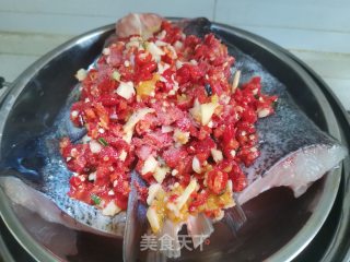 双椒蒸鱼头的做法步骤：4
