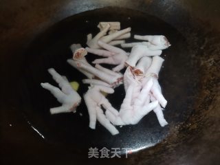 酸辣鸡爪的做法步骤：2