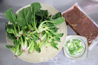 蚝油牛肉菠菜粉丝的做法步骤：1