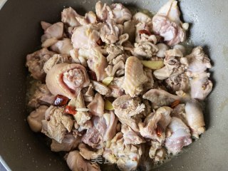 仔姜青花椒炒柴鸡的做法步骤：7