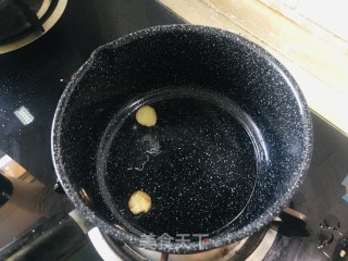 海鲜菇白茶豆腐汤的做法步骤：1