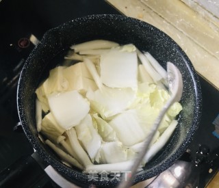 海鲜菇白茶豆腐汤的做法步骤：6