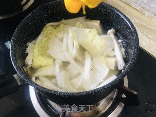 海鲜菇白茶豆腐汤的做法步骤：7