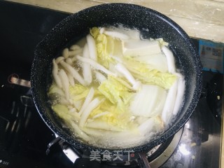 海鲜菇白茶豆腐汤的做法步骤：8