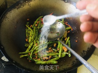 干煸四季豆的做法步骤：9
