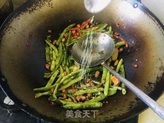 干煸四季豆的做法步骤：10