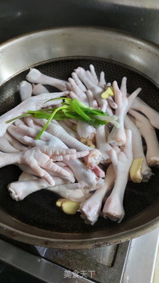 泰汁拌鸡爪的做法步骤：2