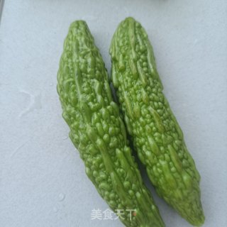 熟肉拌苦瓜的做法步骤：1
