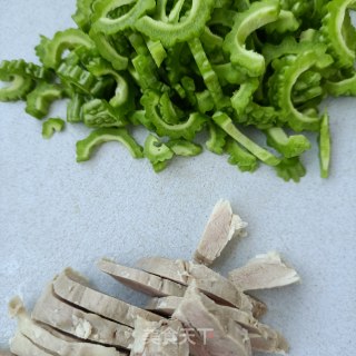 熟肉拌苦瓜的做法步骤：2