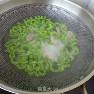 熟肉拌苦瓜的做法步骤：6