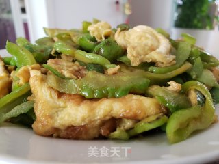 苦瓜尖椒炒鸡蛋的做法步骤：7