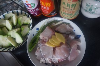 崇明绿茄子炖鱼的做法步骤：1