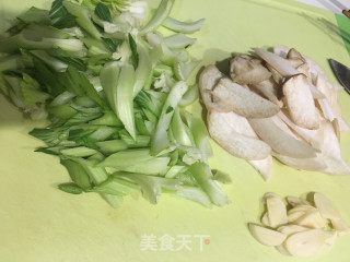杏鲍菇炒白菜的做法步骤：2