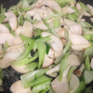杏鲍菇炒白菜的做法步骤：4