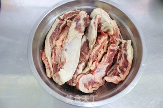 番茄浓汤牛肉焖锅的做法步骤：1