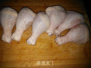 电饭锅奥尔良烧鸡腿的做法步骤：1
