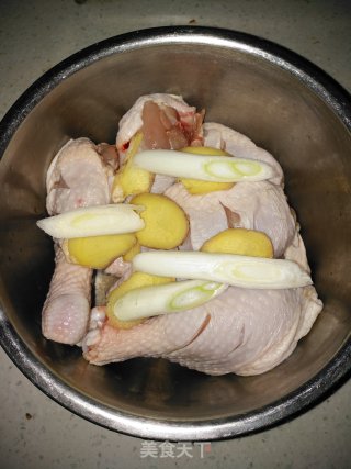 电饭锅奥尔良烧鸡腿的做法步骤：3