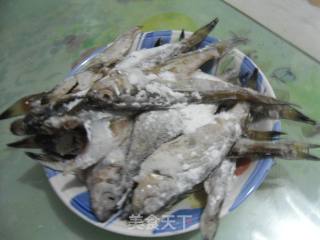 干炸鱼的做法步骤：3